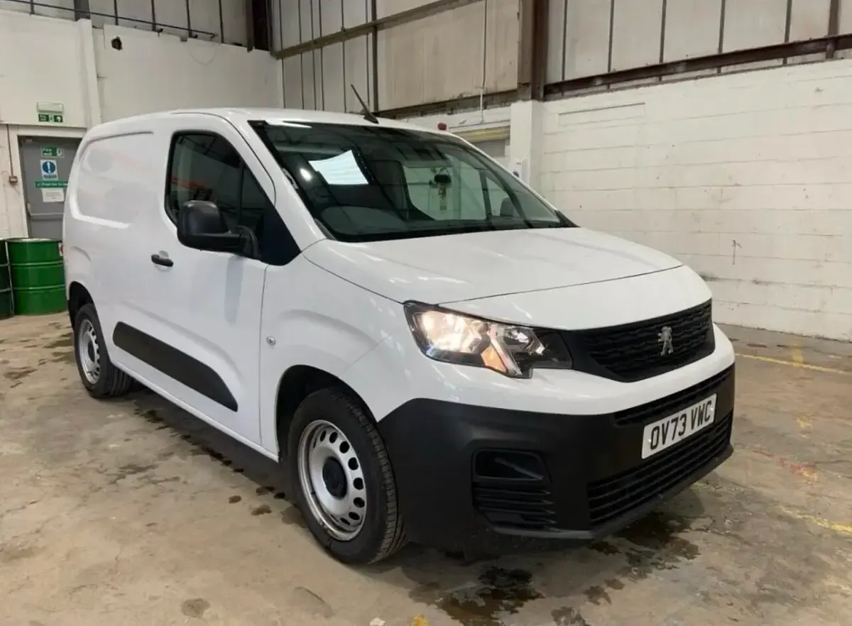 Used Peugeot Partner Premium 131 HP (96 kW) 2023 White MPV