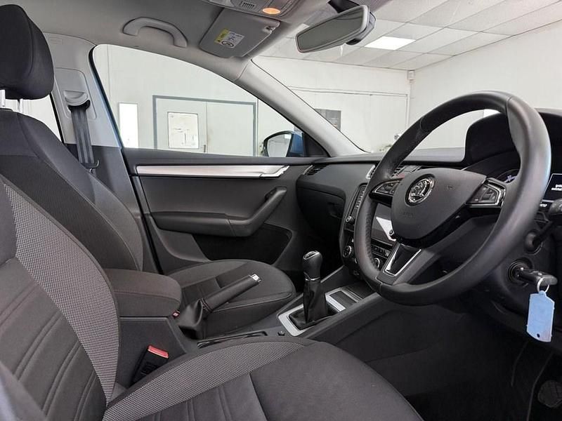 Used Skoda Octavia SE 115 HP (84 kW) 2018 Blue Estate