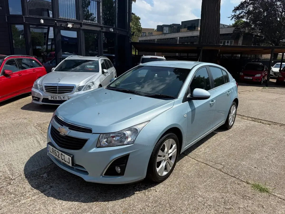 Used Chevrolet Cruze LTZ 141 HP (103 kW) 2012 Blue Hatchback