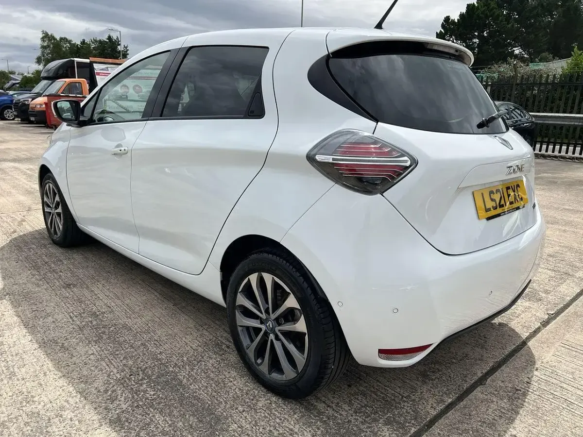 Used Renault Zoe GT-Line 98 kW (134 HP) 2021 White Hatchback