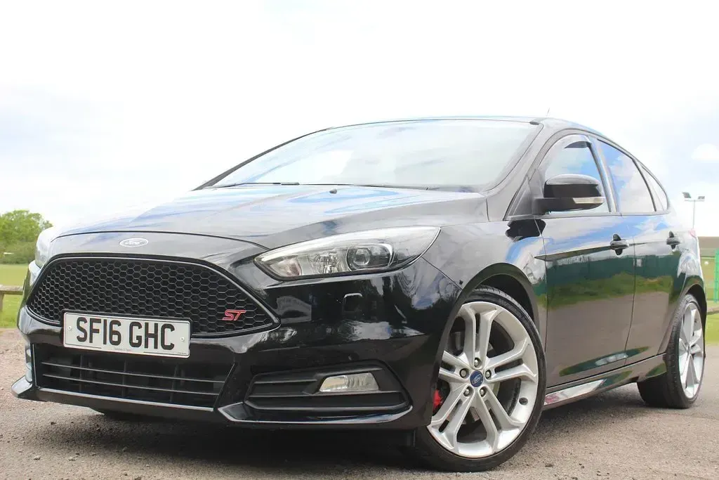 Used Ford Focus ST 250 HP (183 kW) 2016 Black Hatchback