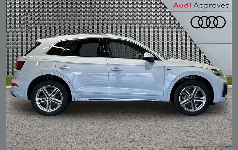 Used Audi Q5 S-Line 200 HP (147 kW) 2023 White SUV