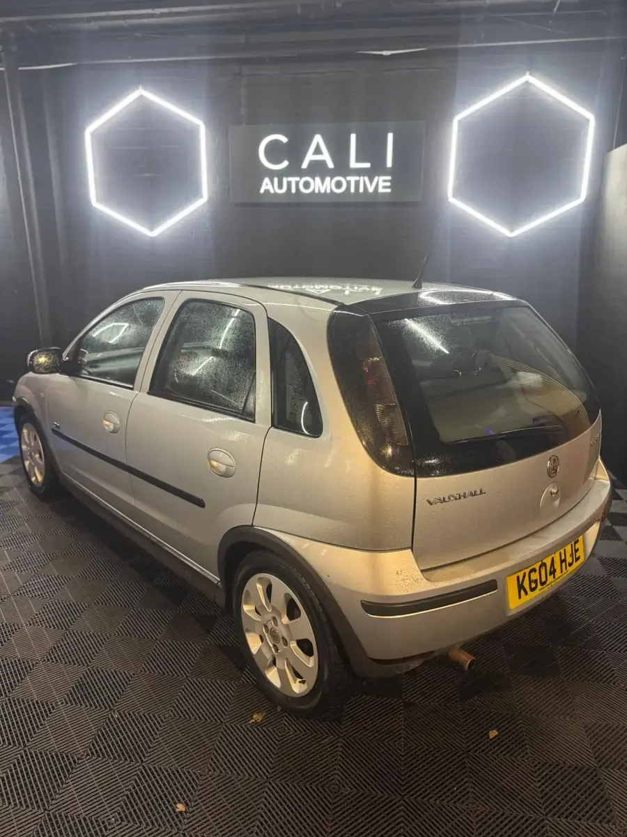 Used Vauxhall Corsa 79 HP (58 kW) 2004 Silver Hatchback