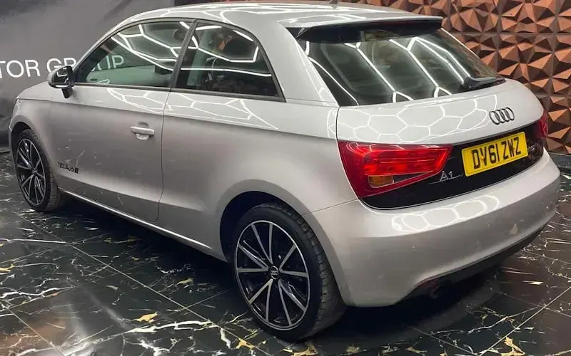 Used Audi A1 Advanced 86 HP (63 kW) 2011 Silver Hatchback