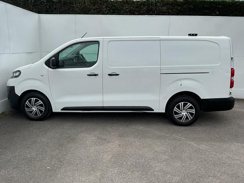 Used Vauxhall Vivaro 100 HP (73 kW) 2020 White MPV