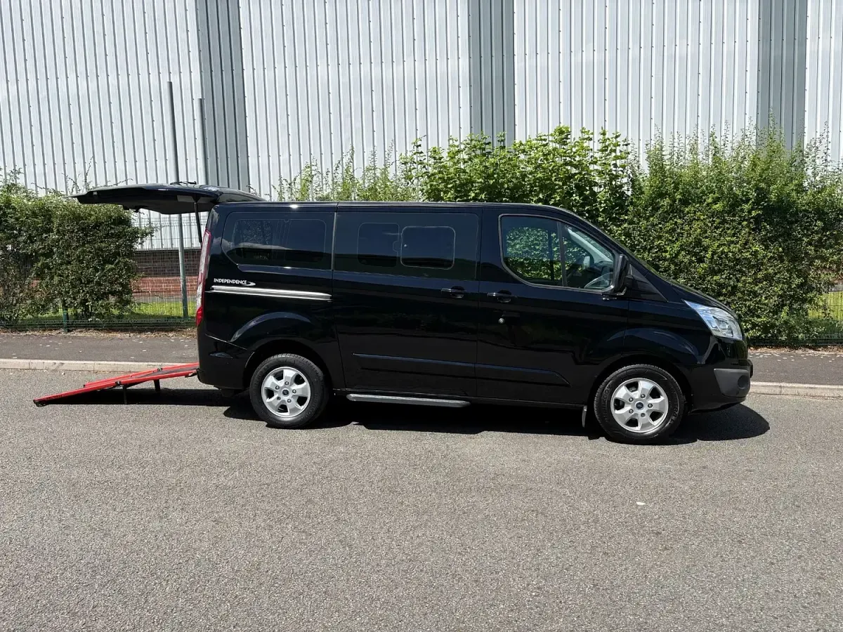 Used Ford Tourneo Titanium 130 HP (95 kW) 2018 Black MPV