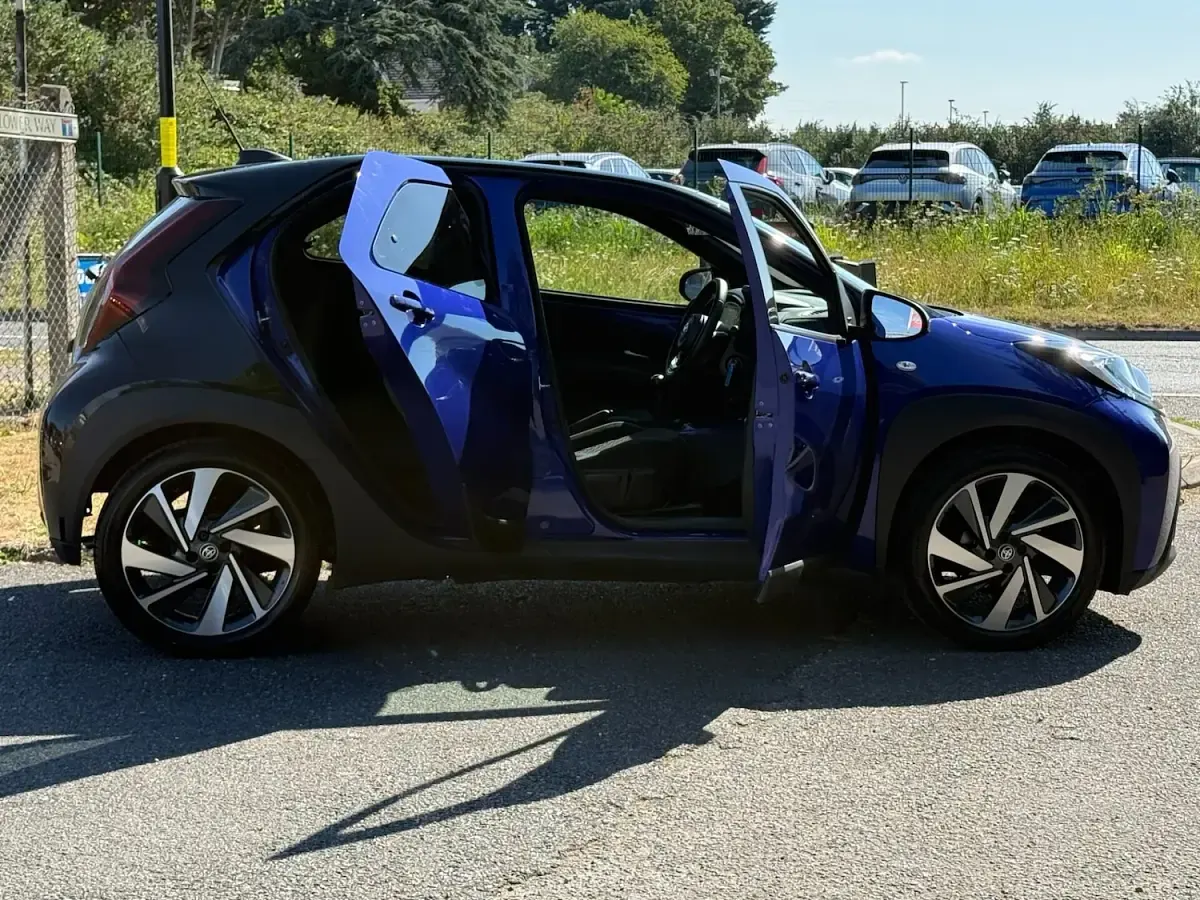Used Toyota Aygo X 72 HP (52 kW) 2023 Blue SUV