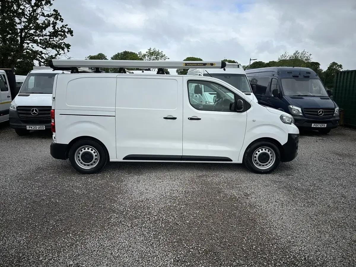Used Peugeot Expert 2021 White Van