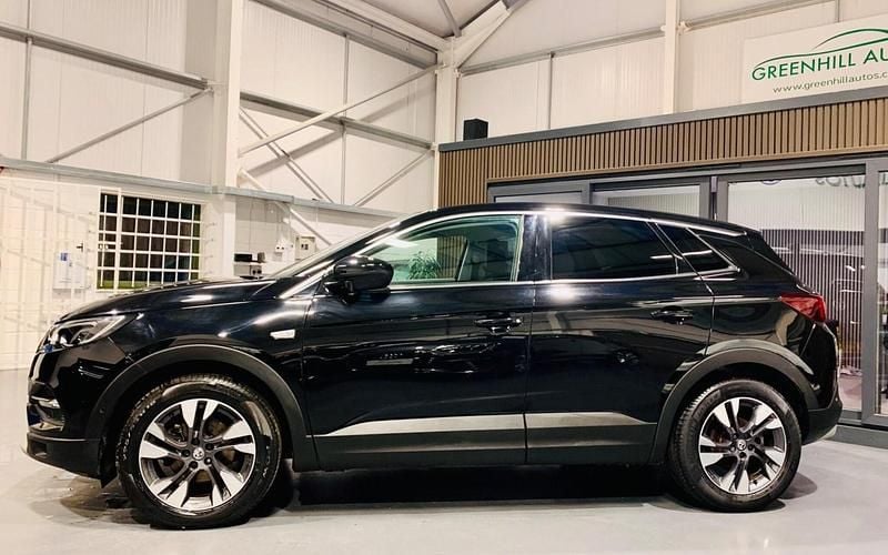 Used Vauxhall Grandland X SRi 130 HP (95 kW) 2020 Black SUV