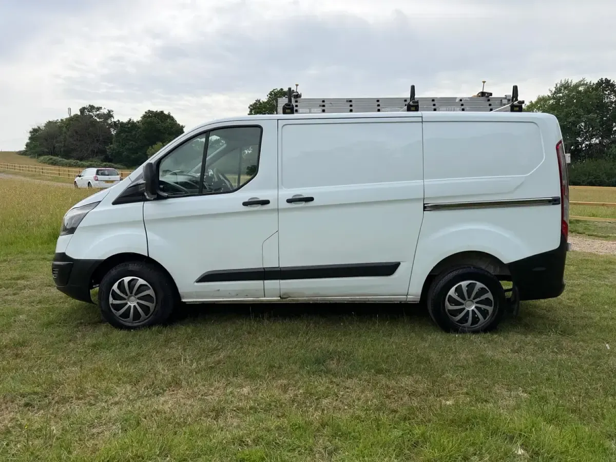 Used Ford Transit Custom 100 HP (73 kW) 2014 White Van