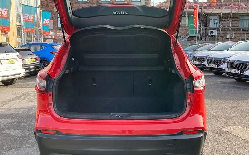 Used Nissan Qashqai Acenta Premium 140 HP (102 kW) 2020 Red SUV