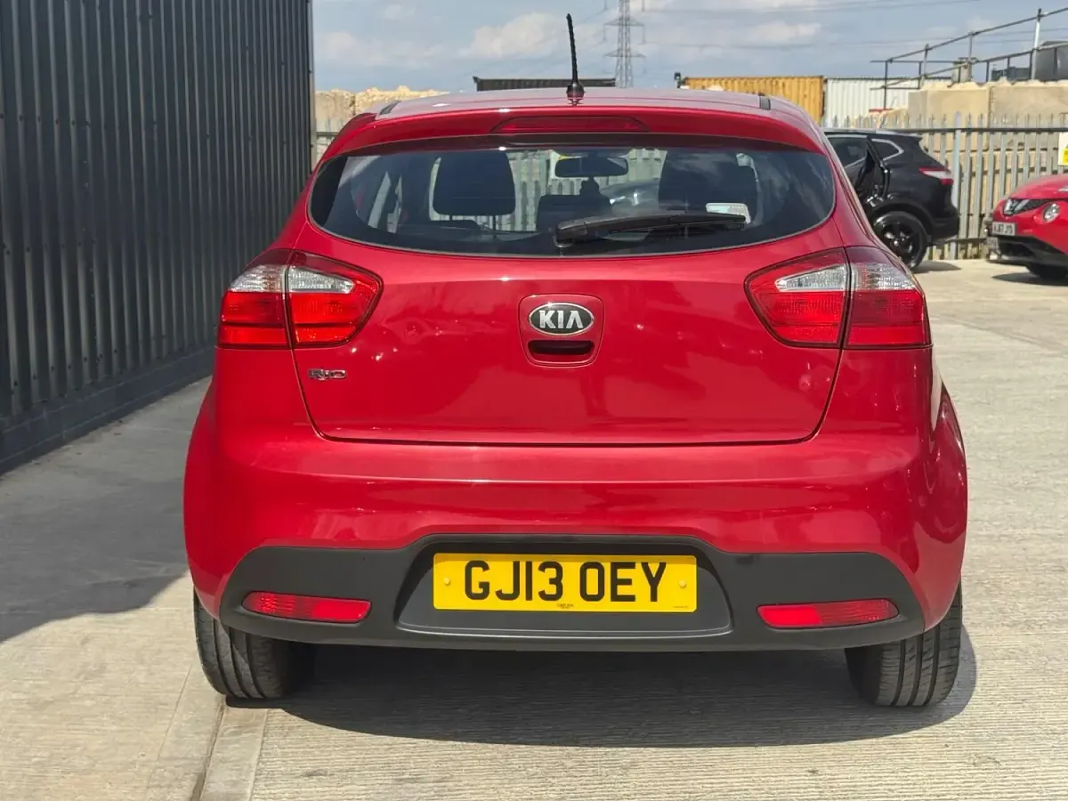 Used Kia Rio 84 HP (61 kW) 2013 Red Hatchback