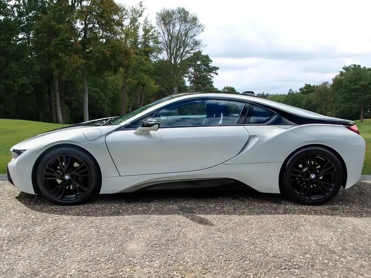 Used BMW i8 Comfort Edition 374 HP (275 kW) 2018 White Coupe