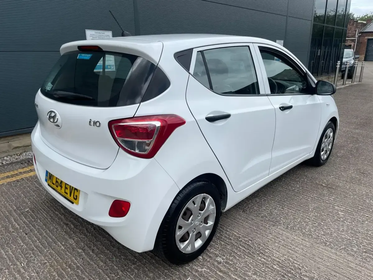 Używany Hyundai i10 67 KM (49 kW) 2014 Biały Hatchback