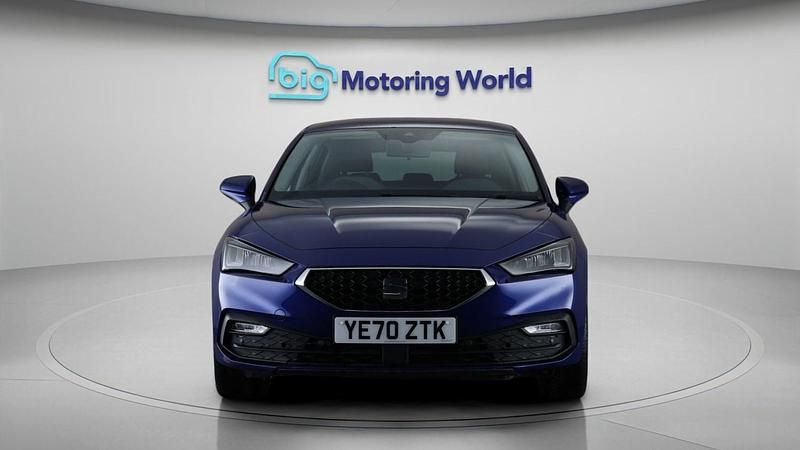 Used Seat Leon SE Dynamic 109 HP (80 kW) 2020 Blue Hatchback