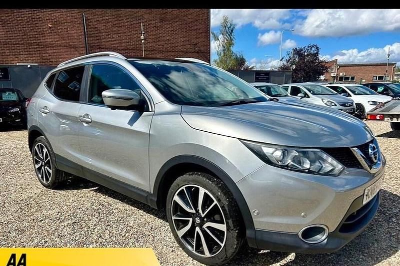 Used Nissan Qashqai Tekna 115 HP (84 kW) 2016 Silver SUV