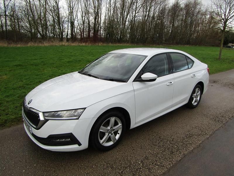 White Used 2021 Skoda Octavia SE First Edition Hatchback | £10,950 (Good price) - Image 1/3
