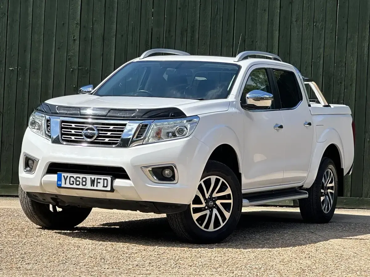 Used Nissan Navara Tekna 190 HP (139 kW) 2018 White Pickup