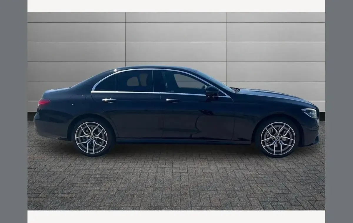 Used Mercedes E400 AMG Line Premium 334 HP (245 kW) 2023 Black Sedan