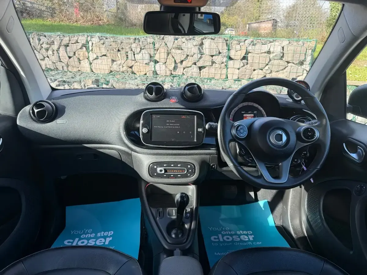 Used Smart ForTwo Electric Drive Exclusive 60 kW (82 HP) 2022 Cool silver metallic Coupe