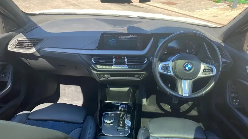 Used BMW 118 M Sport 134 HP (98 kW) 2022 White Hatchback