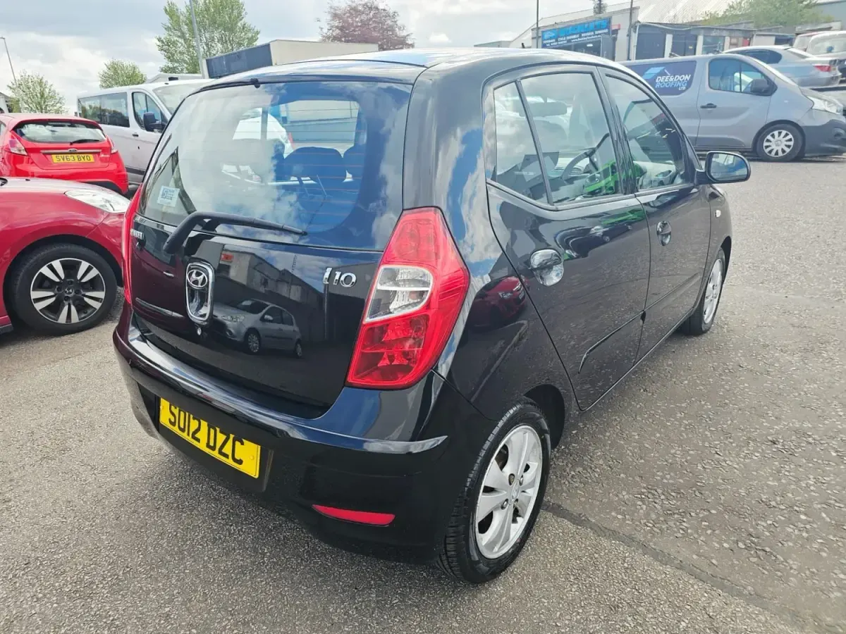 Usado Hyundai i10 Active 86 HP (63 kW) 2012 Preto Citadino