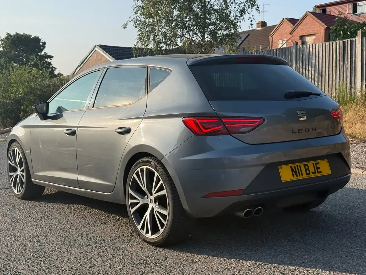 Used Seat Leon FR 185 HP (136 kW) 2018 Grey Hatchback