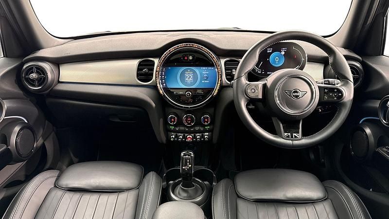 Używany Mini Cooper Exclusive 134 KM (98 kW) 2024 Czarny Hatchback
