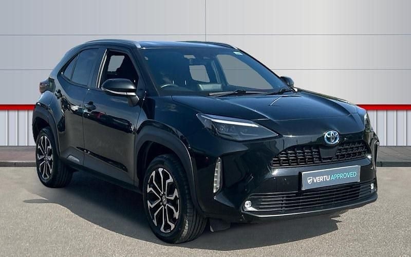 Used 2025 Toyota Yaris Hybrid Design Estate | £18,252 (Super price) - Image 1/4