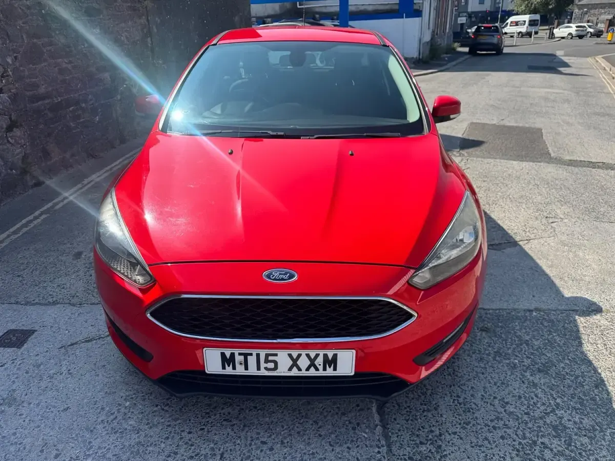 Used Ford Focus Zetec 125 HP (91 kW) 2015 Red Hatchback