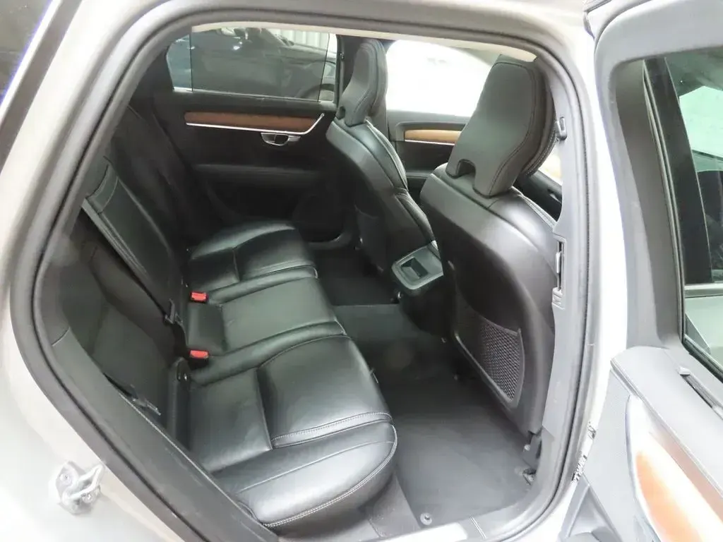 Used Volvo V90 Inscription 190 HP (139 kW) 2018 Silver Estate
