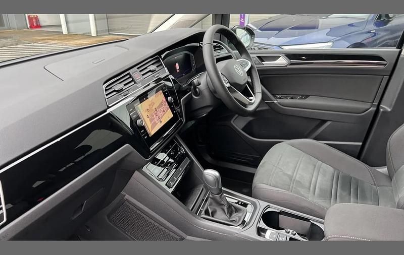 Used VW Touran SEL 150 HP (110 kW) 2025 Black MPV