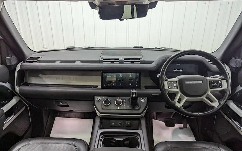 Used Land Rover Defender SE 300 HP (220 kW) 2023 SUV