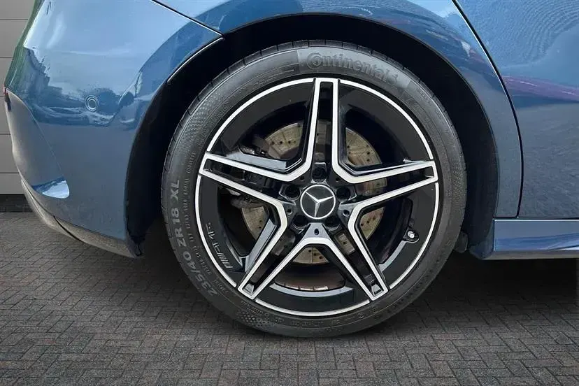 Usado Mercedes A35 AMG Executive 306 HP (225 kW) 2021 Azul Citadino