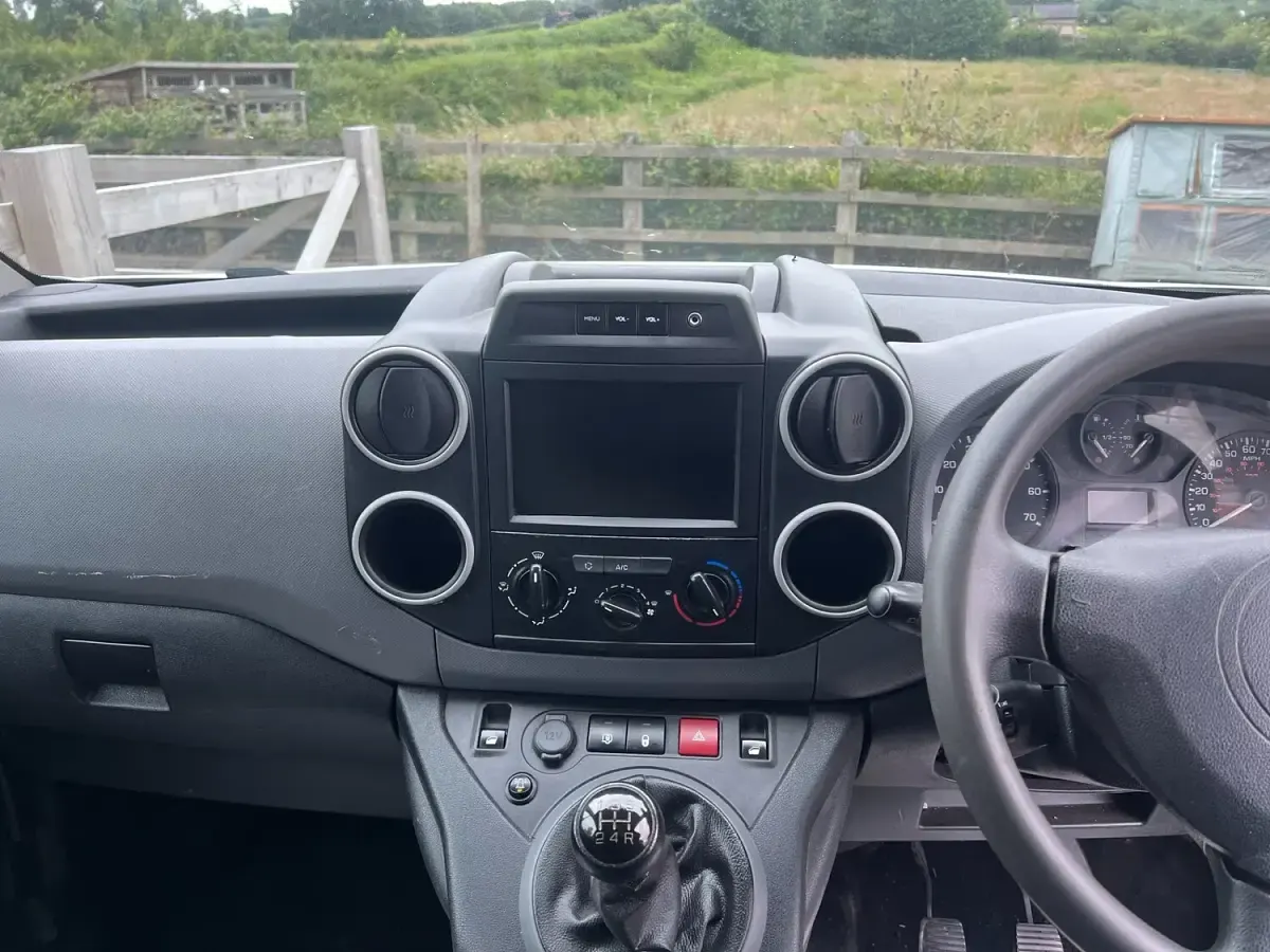 Used Citroën Berlingo 75 HP (55 kW) 2019 White MPV