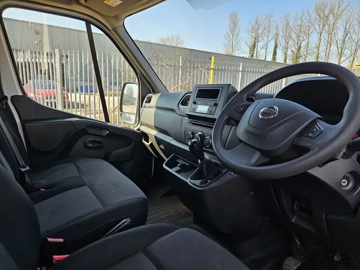 Used Nissan Interstar Acenta 135 HP (99 kW) 2023 White Van
