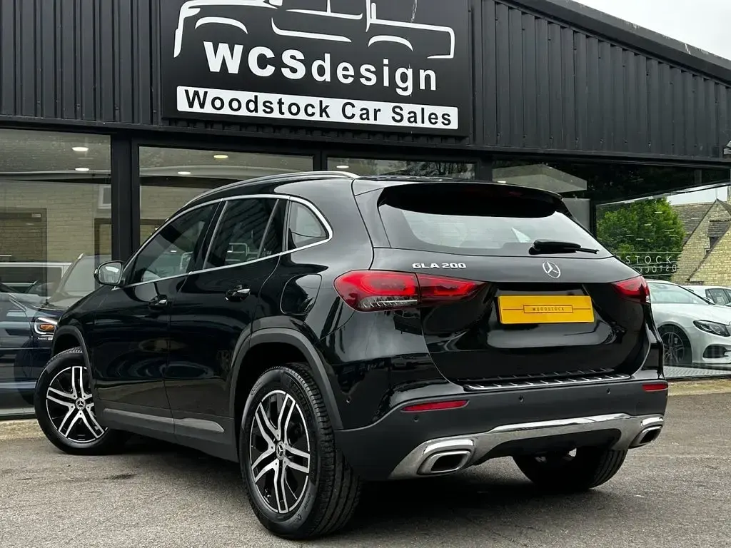 Used Mercedes GLA200 Executive 163 HP (119 kW) 2022 Black SUV