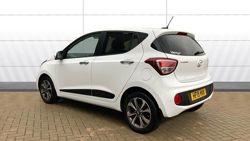 Used Hyundai i10 Premium SE 87 HP (63 kW) 2019 White Hatchback