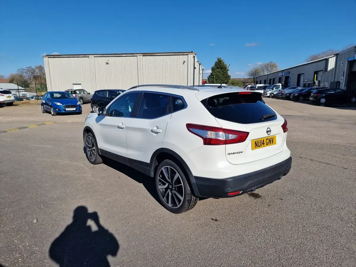 Used Nissan Qashqai Tekna 2014 White SUV