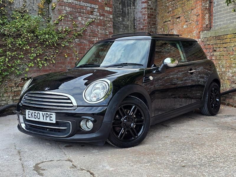 Black Used 2010 Mini Cooper Hatch Hatchback | £3,490 (Fair price) - Image 1/4