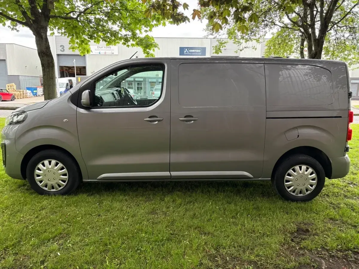 Used Vauxhall Vivaro Sportive 100 HP (73 kW) 2020 Grey MPV