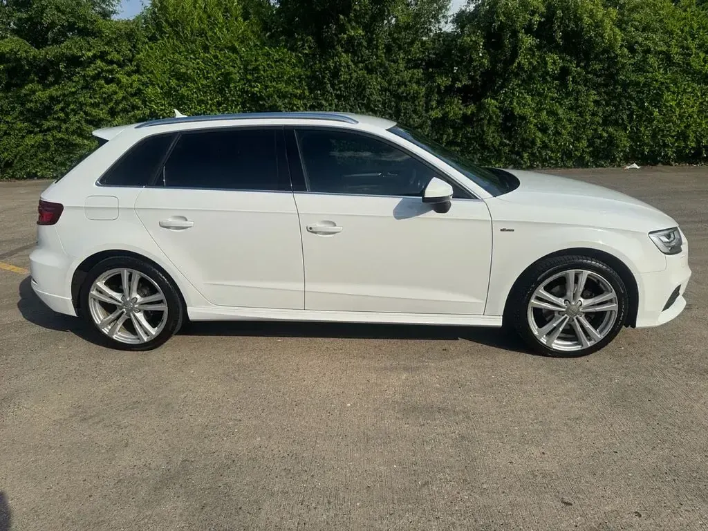 Used Audi A3 Sportback S-Line 150 HP (110 kW) 2017 White Hatchback