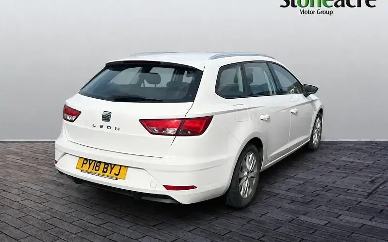 Used Seat Leon Ecomotive 116 HP (85 kW) 2018 White Estate