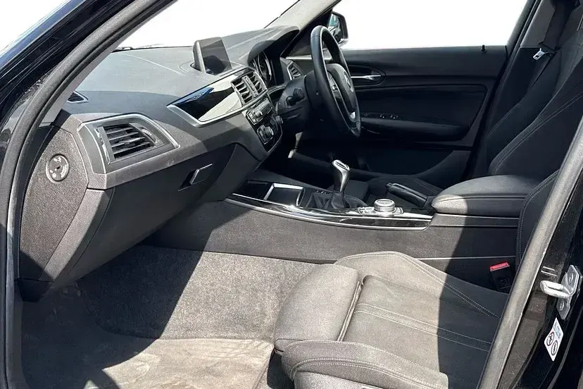 Used BMW 118 Sport Line 134 HP (98 kW) 2019 Black Hatchback