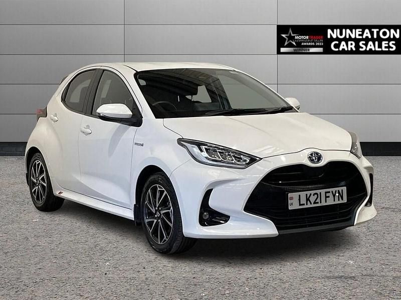 White Used 2024 Toyota Yaris Hybrid Design Hatchback | £17,700 (Good price) - Image 1/4