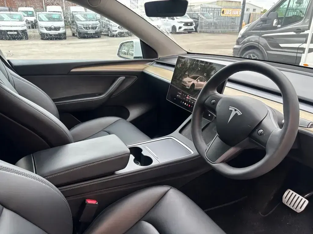 Used Tesla Model Y RWD 254 kW (346 HP) 2023 White SUV