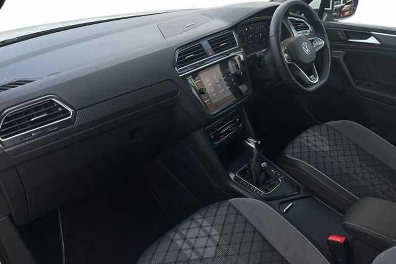 Used VW Tiguan R-line 150 HP (110 kW) 2023 White SUV