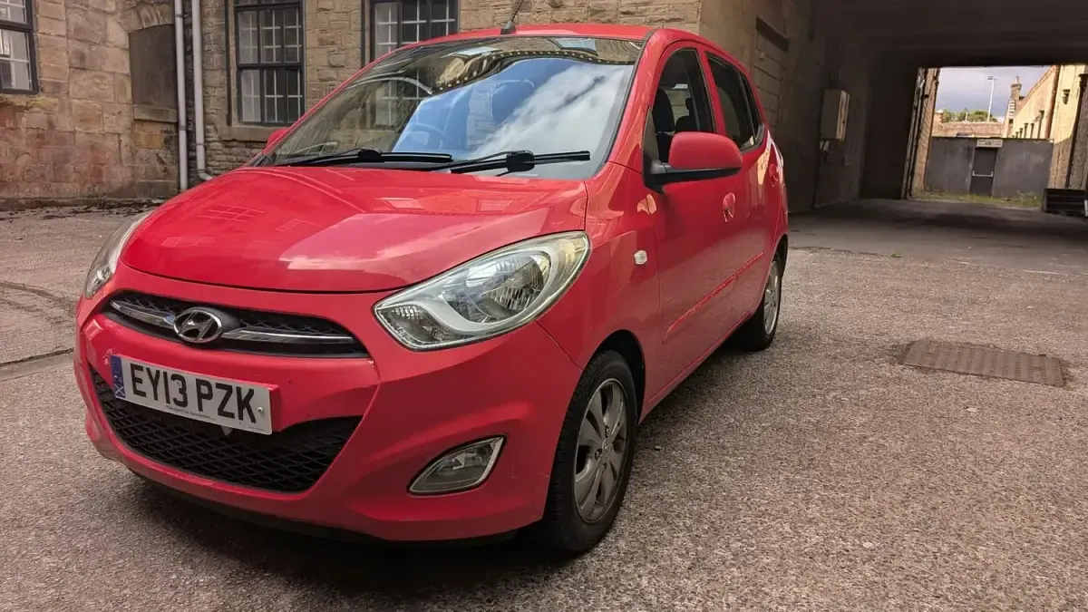 Used Hyundai i10 Active 85 HP (62 kW) 2013 Red Hatchback