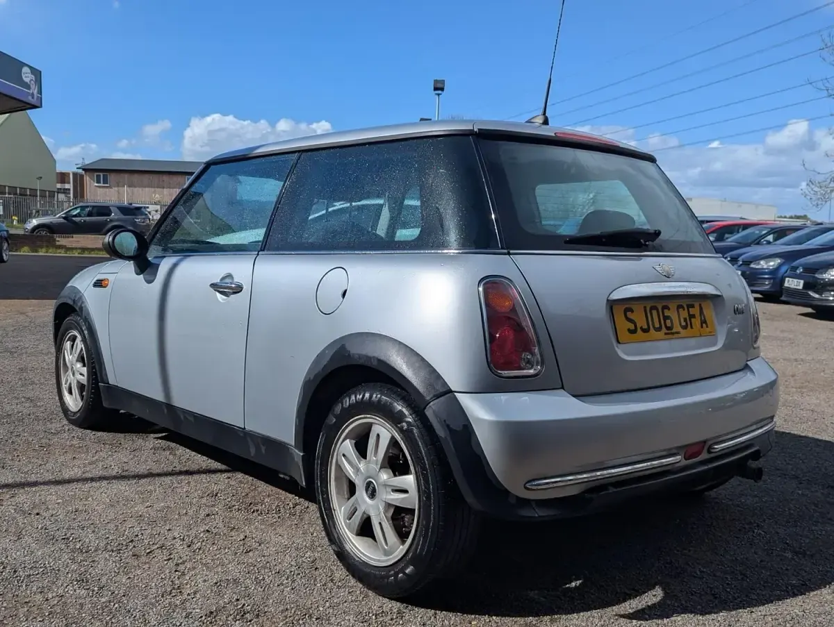 Używany Mini ONE Hatch 90 KM (66 kW) 2006 Srebrny Hatchback