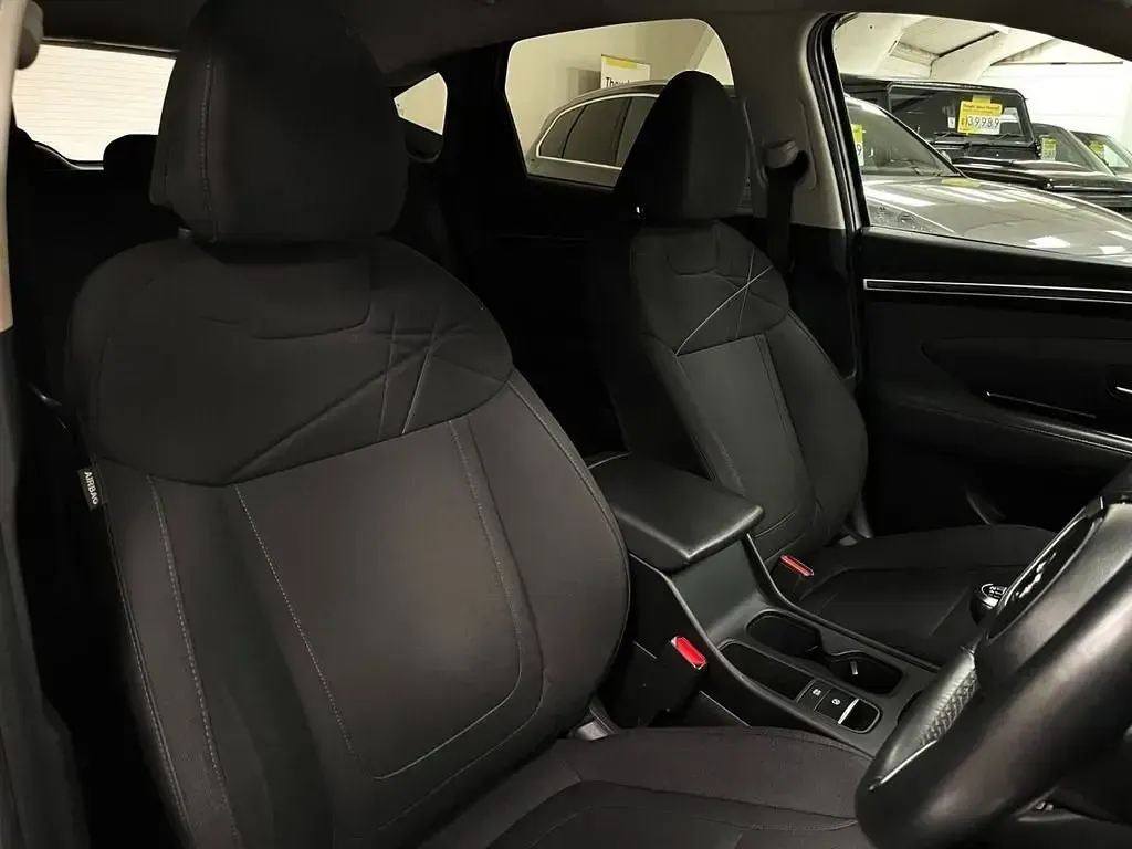 Usado Hyundai Tucson SE 150 CV (110 kW) 2024 Plateado SUV